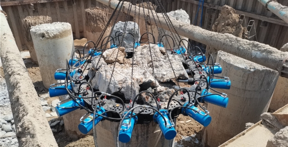         中鐵大橋局2.3米大樁，高效破拆       